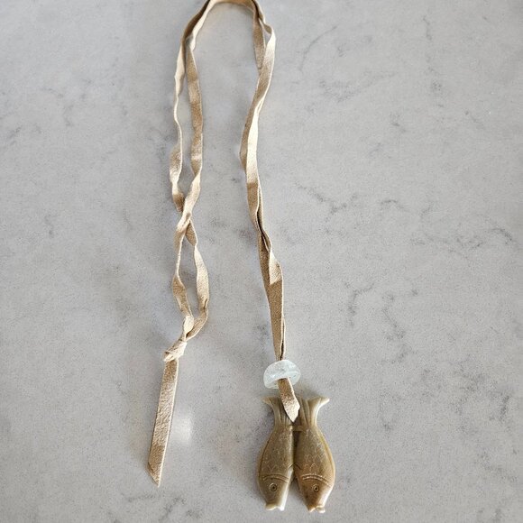 2 ASIAN NATURAL GREEN & BROWN JADEITE TWO-SIDED FISH PENDANT W/ CHAMOIS NECKLACE - Picture 6 of 16